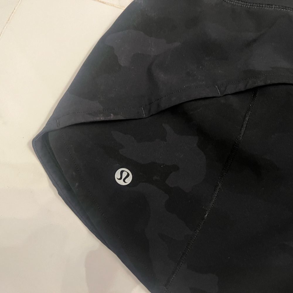 Lululemon 4” Speed up shorts mid rise 4 Tall - Picture 4 of 5